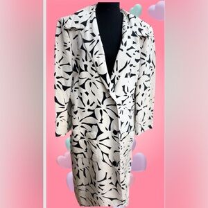 Stylish Black &White Women's Coat size 18 kasper brand long sleeve 100% silk